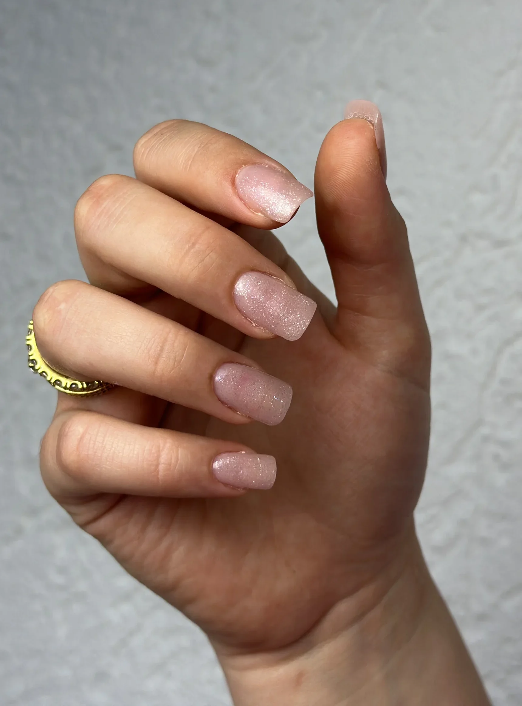 Maniküre mit Nagellack bei Flamingo Beauty in Essen